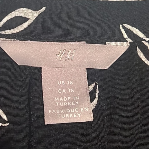 Classic dress for office or special occasions. - Picture 2 of 2